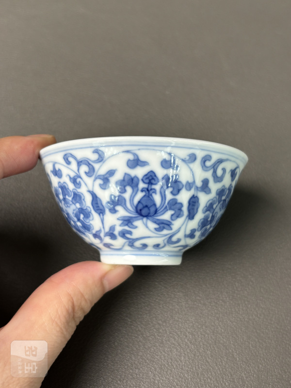 清雍正 青花缠枝宝相花纹杯一对 - 图2
